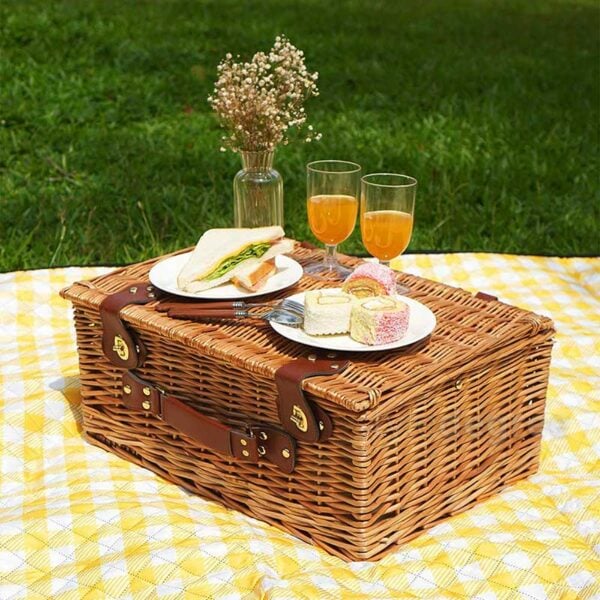 What To Pack For A Perfect Picnic With Your Family (+ Free Printable ...