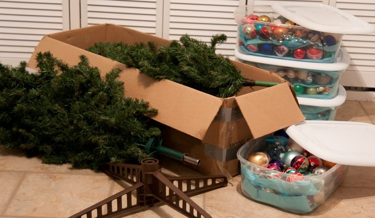 10 Creative Christmas Decorations Storage Ideas For A Neat Storeroom