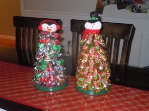 Candy bar Christmas tree, creative Christmas tree ideas, sweet Christmas tree decorations, easy Christmas crafts for kids, Christmas tree DIY for children, Style Degree, Singapore, SG, StyleMag.