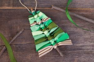 Ribbon Christmas tree ornament, cinnamon stick Christmas tree ornament, ribbon stick Christmas tree ornament, easy DIY Christmas ornaments, kid friendly ornaments, Christmas ornaments for kids, Style Degree, Singapore, SG, StyleMag.