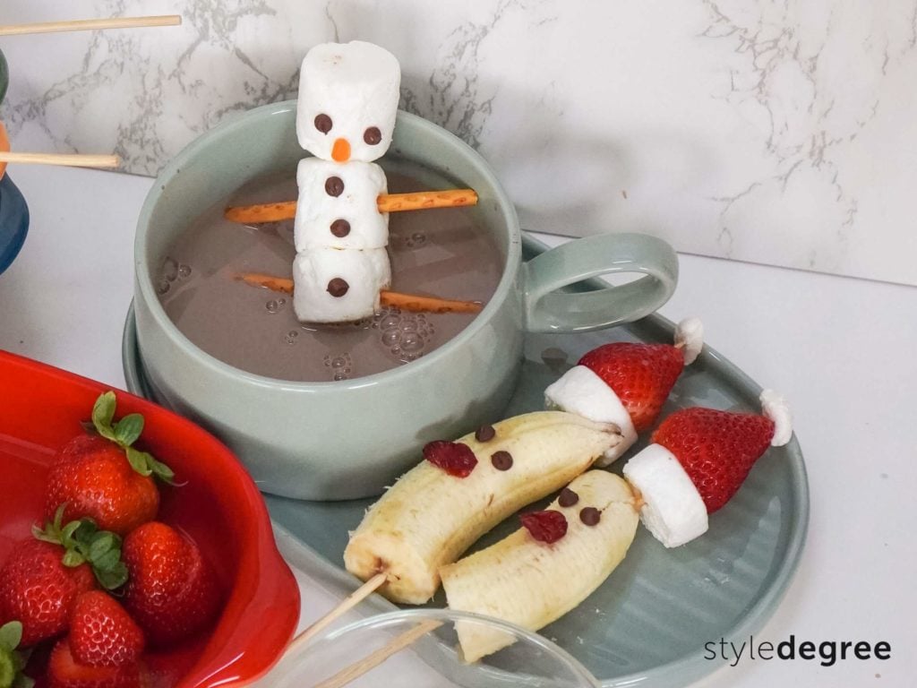 Hot Chocolate Marshmallow Snowman, Snowman hot chocolate topper, Easy Christmas treats for kids, Kid-friendly Christmas treats, Style Degree, Singapore, SG, StyleMag.