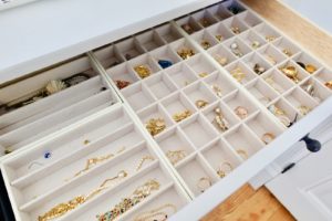 how to organize jewellery in drawer, how to organize jewellery in small space, jewellery organizer, jewellery organization hacks, Style Degree, Singapore, SG, StyleMag.