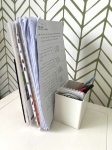 Organize books and papers using a book divider, Separate books with a divider, Style Degree, Singapore, SG, StyleMag. 