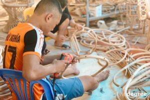 Young handcrafter weaving rattan, Weaving rattan with drill, Handcrafter drilling rattan, Style Degree, Singapore, SG, StyleMag.