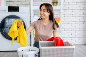 Woman sorting laundry, Woman doing laundry, Style Degree, Singapore, SG, StyleMag.