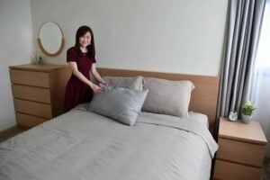 Minimize with joy founder martini constance tidying a bed, Konmari silver consultant martini constance tidying bed, Style Degree, Singapore, SG, StyleMag.